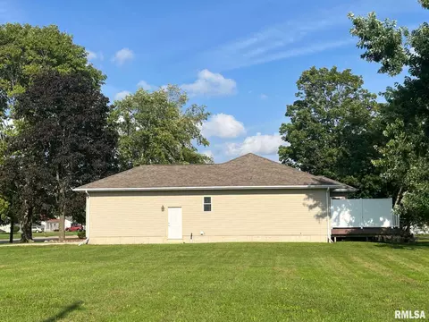 211 E College St, Kewanee, IL 61443 photo 8