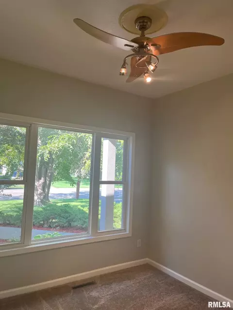 211 E College St, Kewanee, IL 61443 photo 31