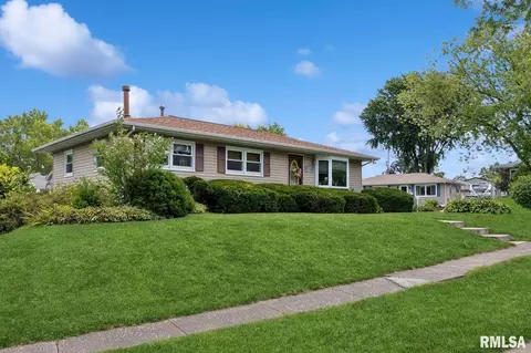 8101 8 12 St W, Rock Island, IL 61201