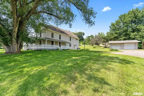 7020 Valley Dr, Bettendorf, IA 52722