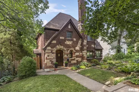 56 Crestwood Ter, Davenport, IA 52803