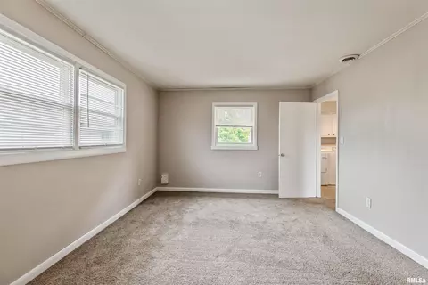 923-925 E 2nd Ave, Milan, IL 61264 photo 13