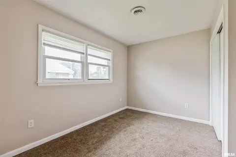 923-925 E 2nd Ave, Milan, IL 61264 photo 11