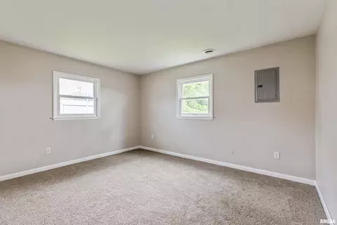923-925 E 2nd Ave, Milan, IL 61264 photo 14