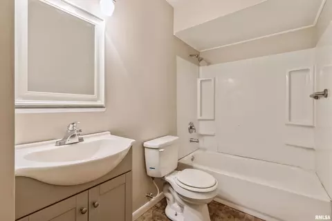 923-925 E 2nd Ave, Milan, IL 61264 photo 10