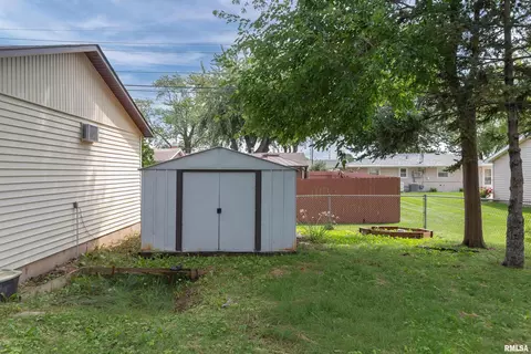 2315 11th St, Silvis, IL 61282 photo 9