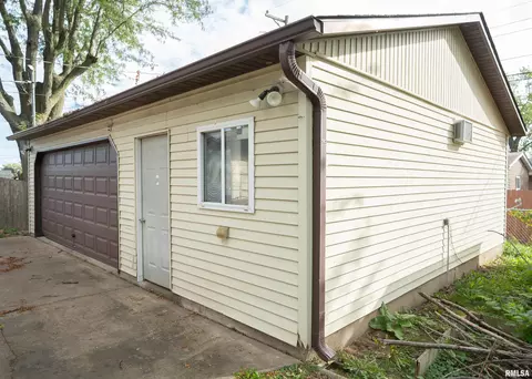 2315 11th St, Silvis, IL 61282 photo 5