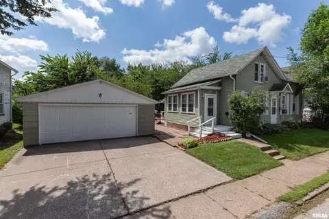 1641 W 16th St, Davenport, IA 52804