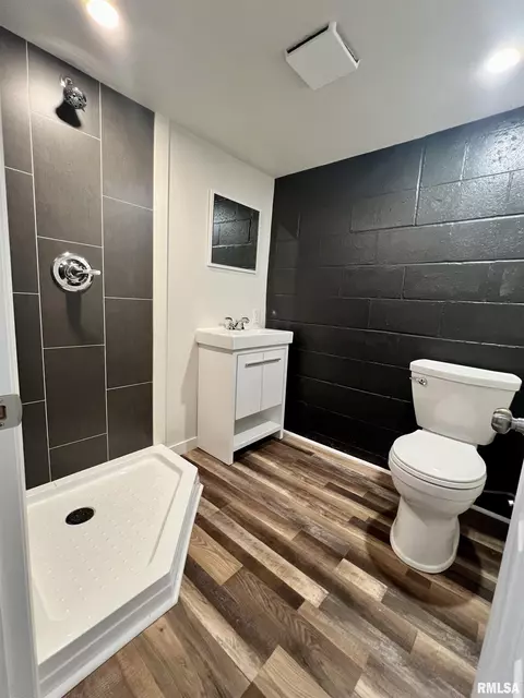 312 E Center St, Cambridge, IL 61238 photo 9