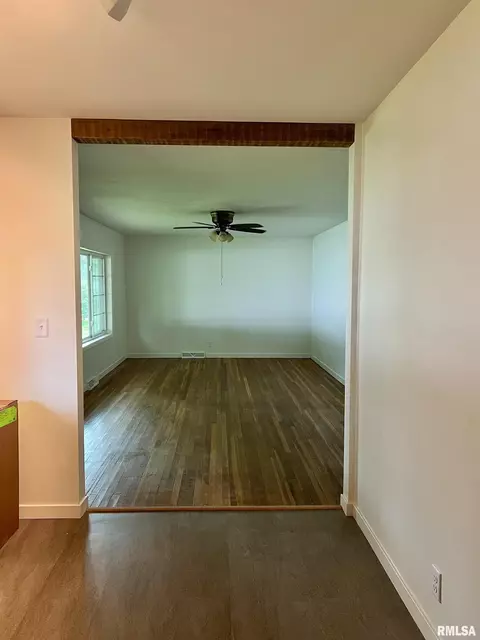 312 E Center St, Cambridge, IL 61238 photo 4