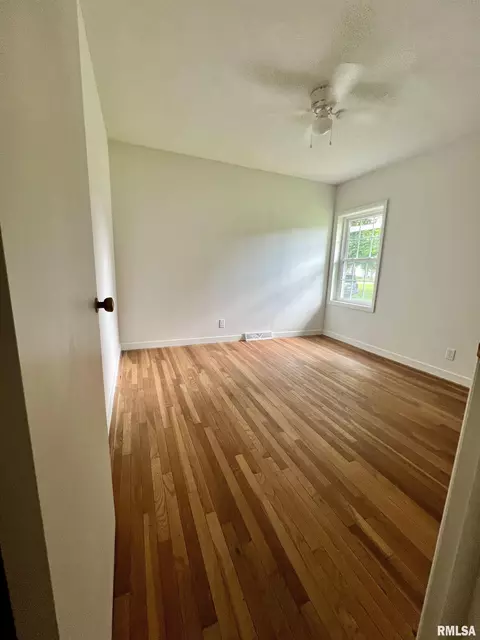 312 E Center St, Cambridge, IL 61238 photo 6