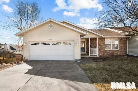 2521 W 63rd St, Davenport, IA 52806