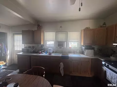 622 S Tremont St, Kewanee, IL 61443 photo 3