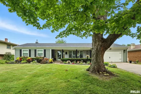 2705 Fillmore Ln, Davenport, IA 52804