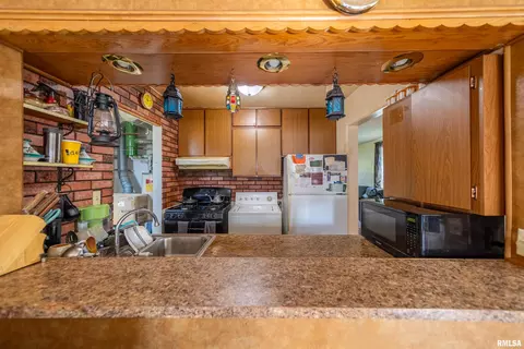 1003 40th St, Moline, IL 61265 photo 6