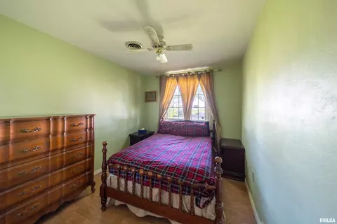 1003 40th St, Moline, IL 61265 photo 7