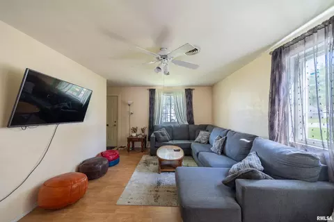 1003 40th St, Moline, IL 61265 photo 3