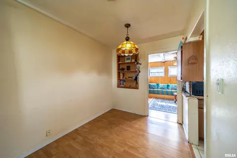 1003 40th St, Moline, IL 61265 photo 4