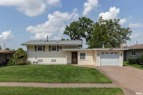 1804 W Garfield St, Davenport, IA 52804