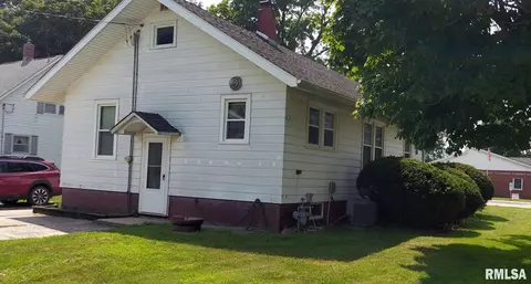 300 S 5th Ave, New Windsor, IL 61465 photo 3