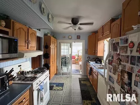 3903 26th St, Moline, IL 61265 photo 10