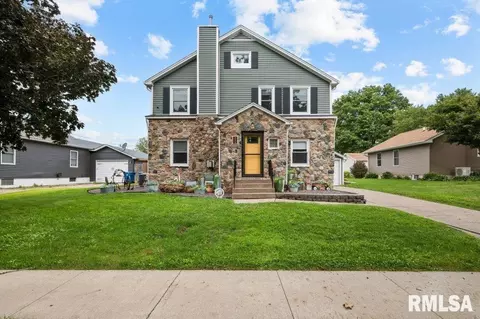 334 E James St, Walcott, IA 52773