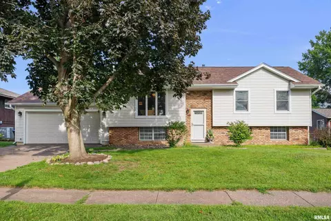 5713 Taylor St, Davenport, IA 52806