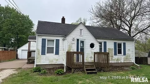 818 9th Ave, Silvis, IL 61282