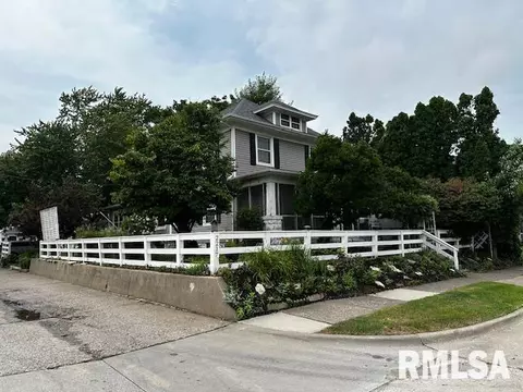 2217 18th Street B, Moline, IL 61265