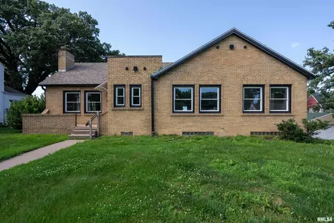 922 W Lombard St, Davenport, IA 52804