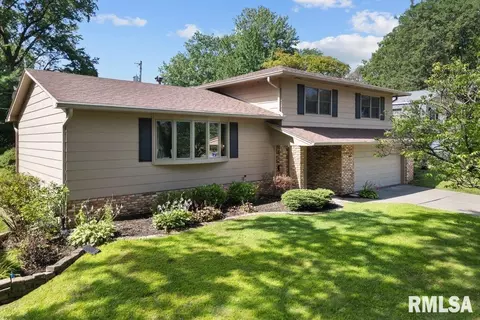 1551 Forest Hills Rd, Bettendorf, IA 52722