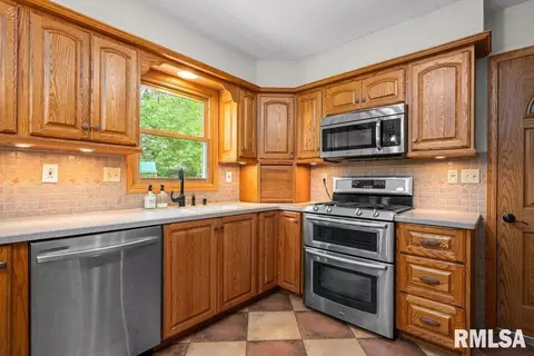 630 Hillandale Dr, Morrison, IL 61270 photo 5