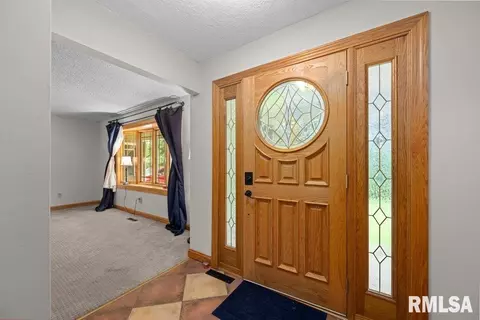 630 Hillandale Dr, Morrison, IL 61270 photo 8