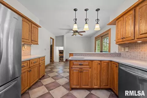 630 Hillandale Dr, Morrison, IL 61270 photo 3