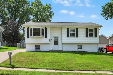 2605 Valley Dr, Davenport, IA 52806