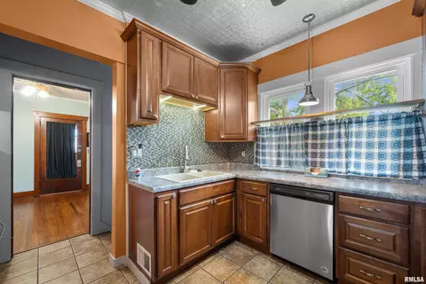 1909 8th St, Moline, IL 61265 photo 11