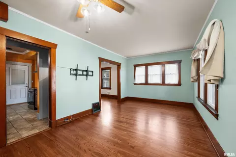 1909 8th St, Moline, IL 61265 photo 6
