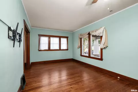 1909 8th St, Moline, IL 61265 photo 7