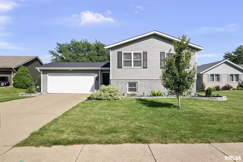 4327 Cedar St, Davenport, IA 52806