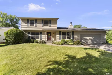 1303 Golden Valley Dr, Bettendorf, IA 52722