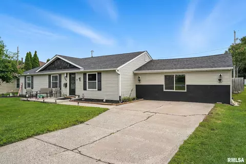 706 26th St, East Moline, IL 61244