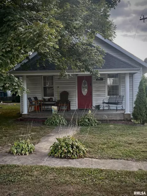 617 N 4th St, Vienna, IL 62995