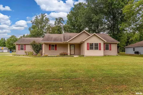 400 Noah Ln, Carterville, IL 62918