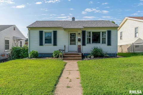 1343 W 37th St, Davenport, IA 52806