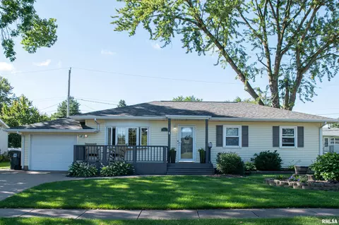 1611 W Garfield St, Davenport, IA 52804