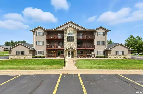 3209 16th Ave, Eldridge, IA 52748