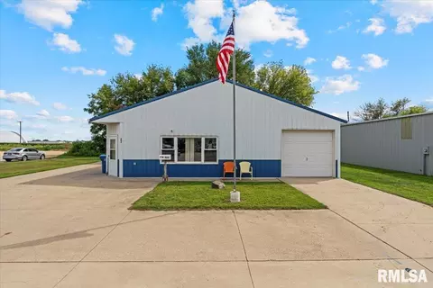 503 1st St, Dewitt, IA 52742