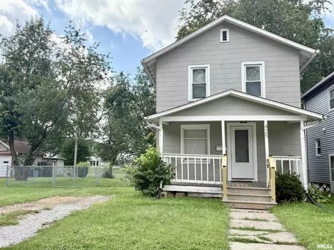 425 48th St, Moline, IL 61265