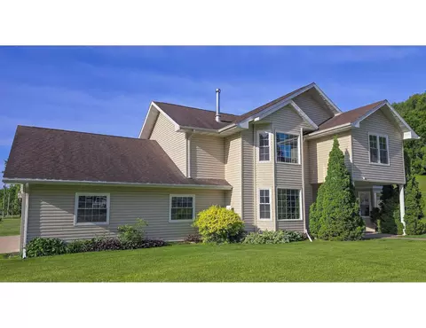 100 Duetel Ct, Bellevue, IA 52031