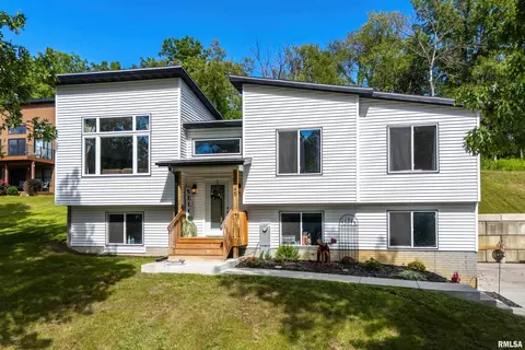 1145 Waverly Rd, Davenport, IA 52804